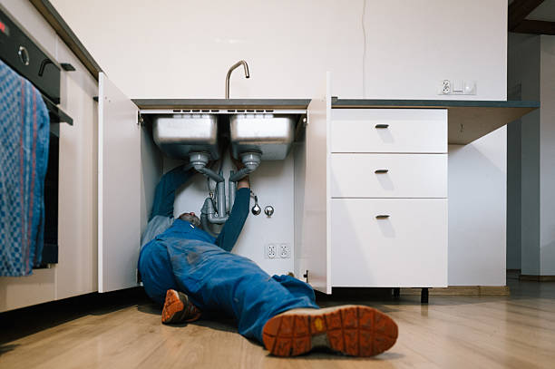 Professional Emergency Plumber technician working in Brice, OH